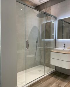 Merlyn Arysto Ten 3 Panel Sliding Door in Recess​