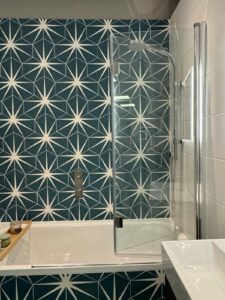 Bath Screen: Merlyn - Series 8 2 Panel Folding 1100 x 1500